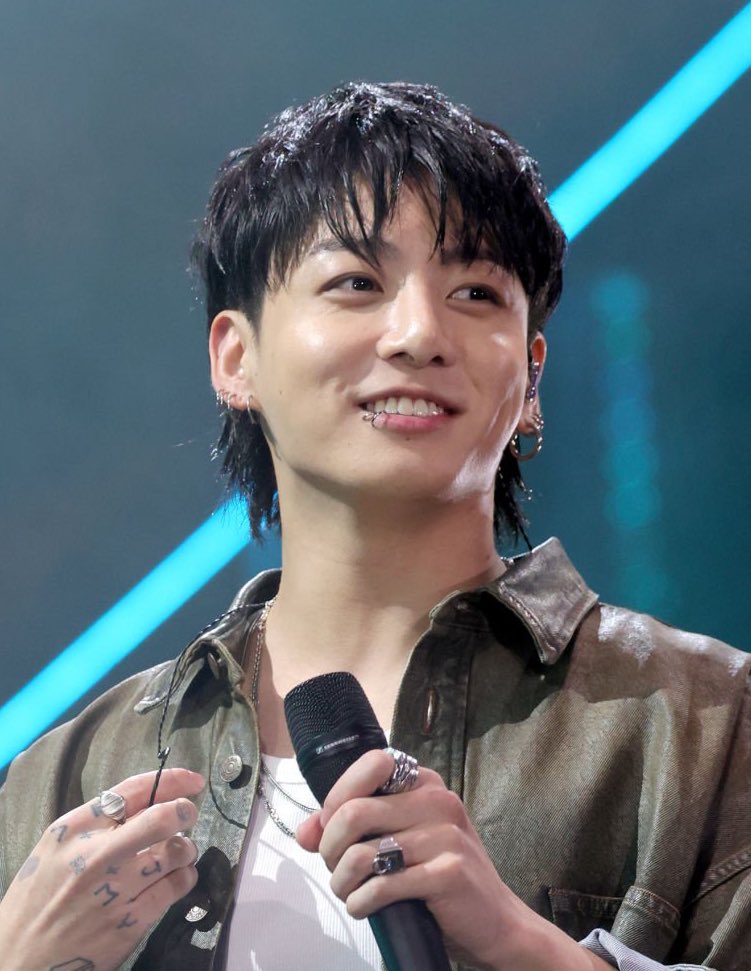 너를 처음 봤을 때 나는 너를 영원히 내 것으로 만들겠다고 생각했고, 그랬다. ~™
#jk