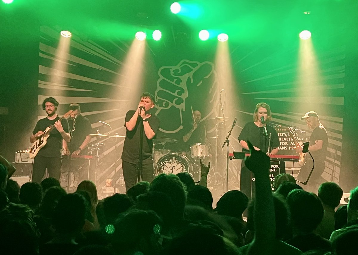 experiri's tweet photo. When you go to a @LosCampesinos show, you know that they’re going to bring it every time. And you know the crowd will, too. “Yeah this is so fucking fun! Fucking thank you we just love doing this!” Same, LC!, same. https://t.co/kWPP8H2L4P