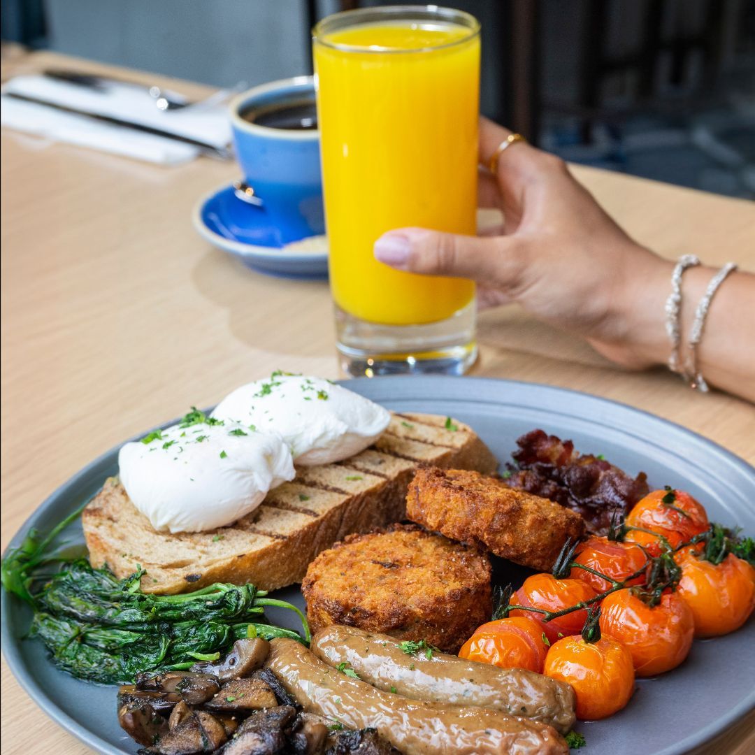 Feast mode: ON! This long weekend calls for a hearty Traditional English breakfast at Jones! 
Come and enjoy a relaxing breakfast served until 4 PM across Jones the Grocer Dubai, Abu Dhabi and Sharjah 🍳