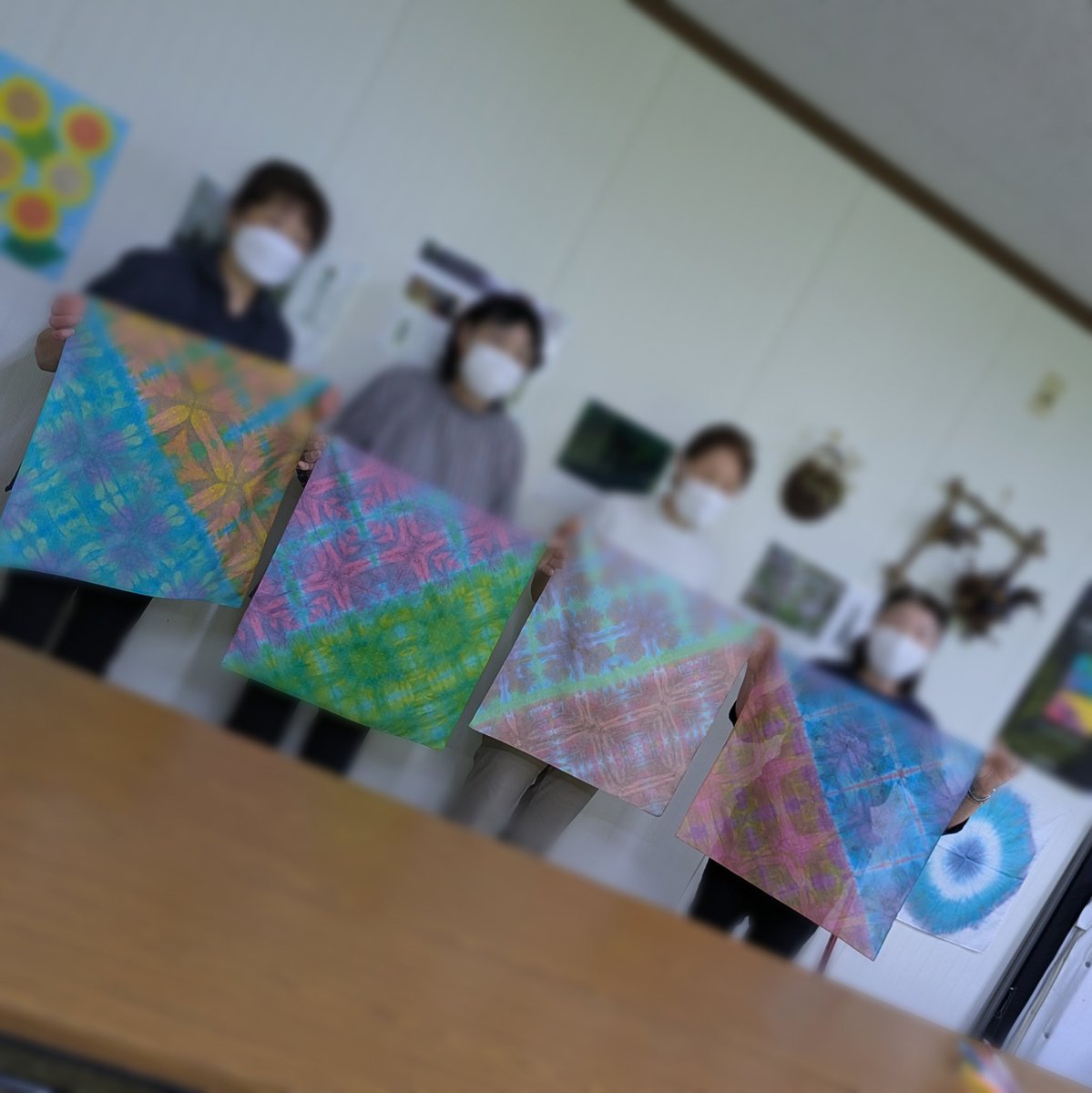 Geocolor1's tweet photo. 本日は市内の団体様が体験にいらっしゃいました!　オンリーワンの素敵な地熱アートが出来上がりました✨ https://t.co/PIDt0W0uG3