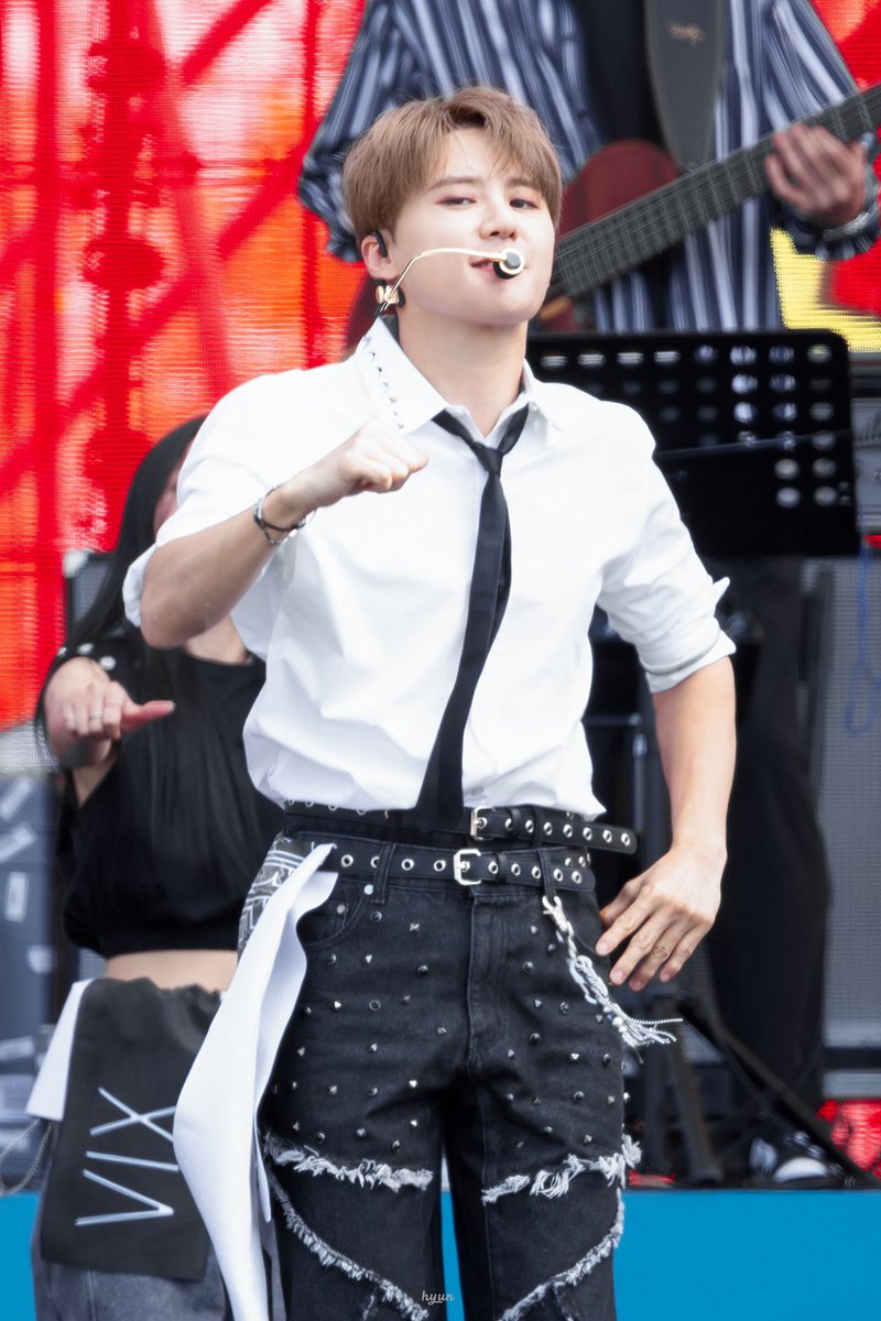 하 이 눈빛에 저는 죽고말았어요..