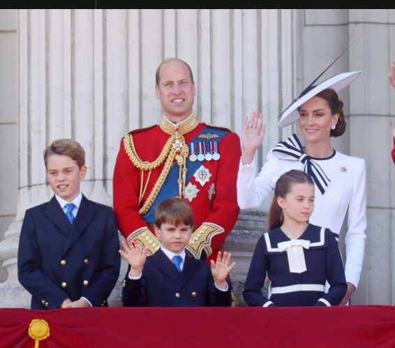 sallie6youtube's tweet photo. Look kids...all those people down there are our subjects! we are special and they pay for us to be special - never forget those plebs, subservient subjects are always below us!
#KateIsBack
#TroopingtheColour
#NotMyKing
#AbolishTheMonarchy https://t.co/kiZ4SeHfM9