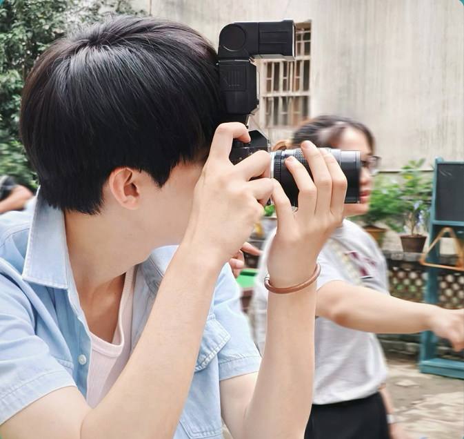 zyr_hn's tweet photo. 2024 June 16 - Studio Weibo updated
There are always stories in the camera and surprises outside the camera. The little pieces hidden in the camera, I wish you a happy week.
#ZhouYiRan
#ZhouYiRanxGucci
#GucciSS https://t.co/31rkH70HlU