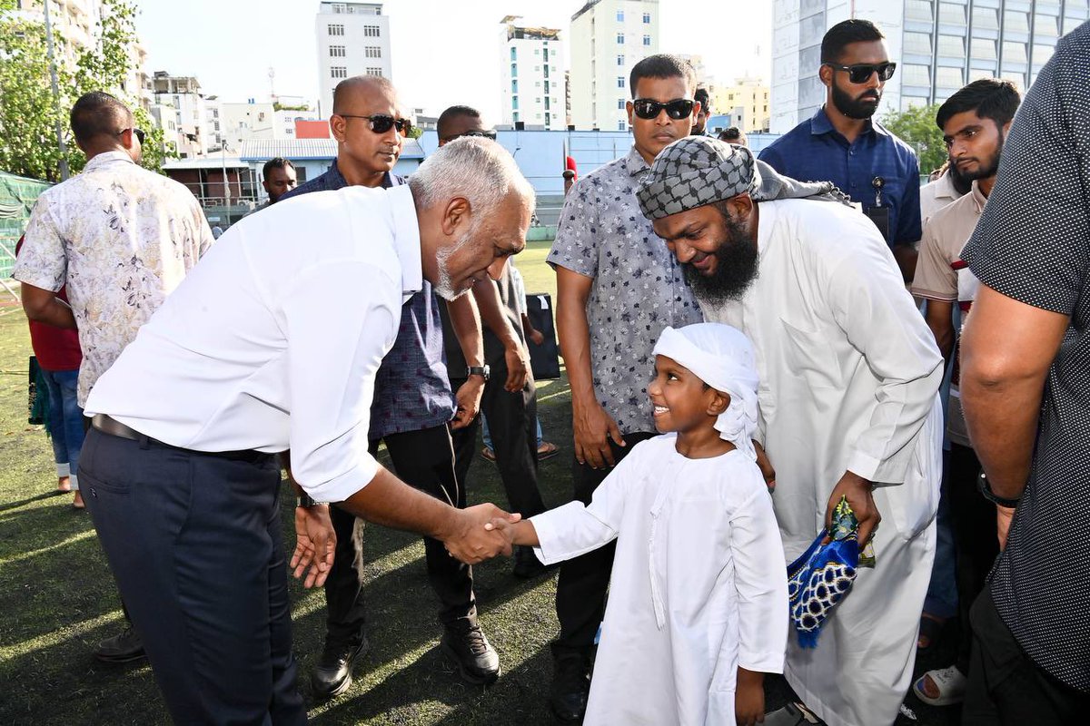 President Dr <a href="/MMuizzu/">Dr Mohamed Muizzu</a> attends Eid al-Adha prayers and exchanges greetings with the public. 
 
On Friday, the President extended his felicitations to the people of the Maldives and the Islamic ummah on this year's Day of Arafah. 
 
In his message on the occasion of Eid al-Adha,
