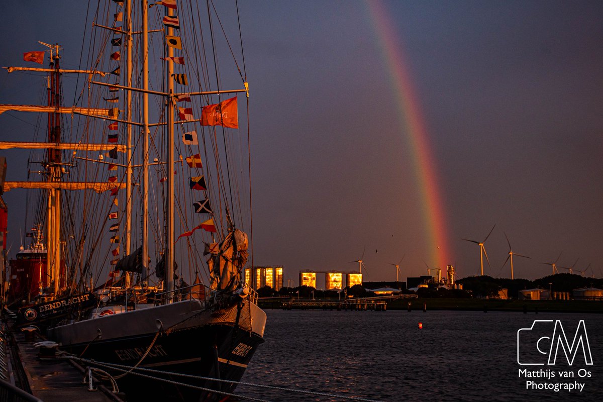 vanOsMatthijs's tweet photo. Cadeautje van Moeder Natuur op @DelfSail  

#Delfsail #Delfsail2024 #Delfzijl #Groningen #regenboog #rainbow #sunset https://t.co/kp56bdAZUi
