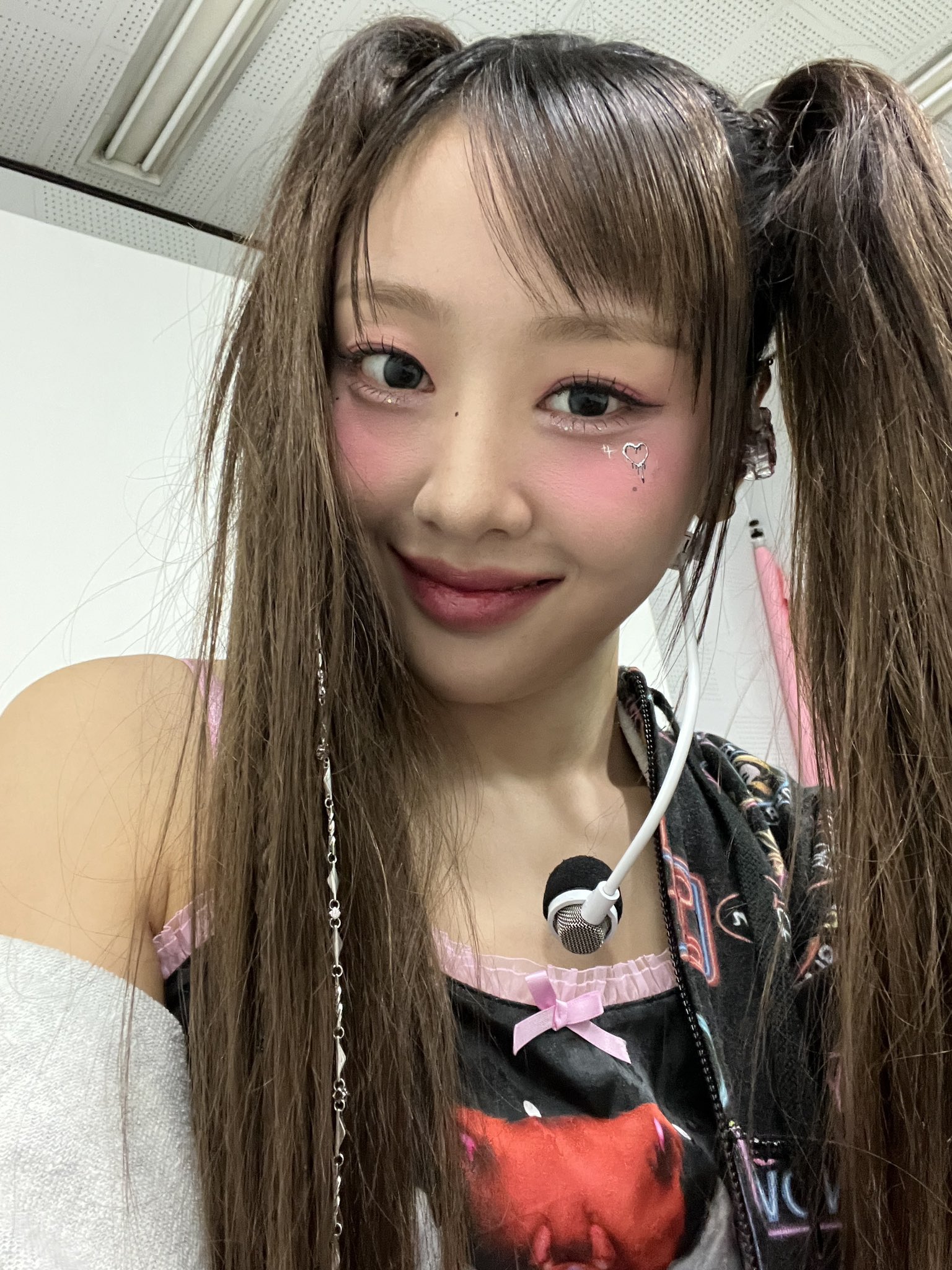 GQKwKN1akAAbfVZ?format=jpg&name=large