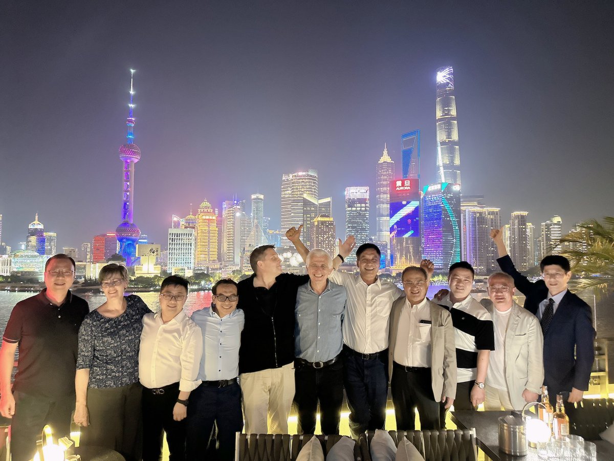 PhdXiang's tweet photo. Great time at SNF-ALICE Meeting! Old and new friends getting together at Shanghai🍻🍻🍷🍷 https://t.co/VUzSfLD0xH