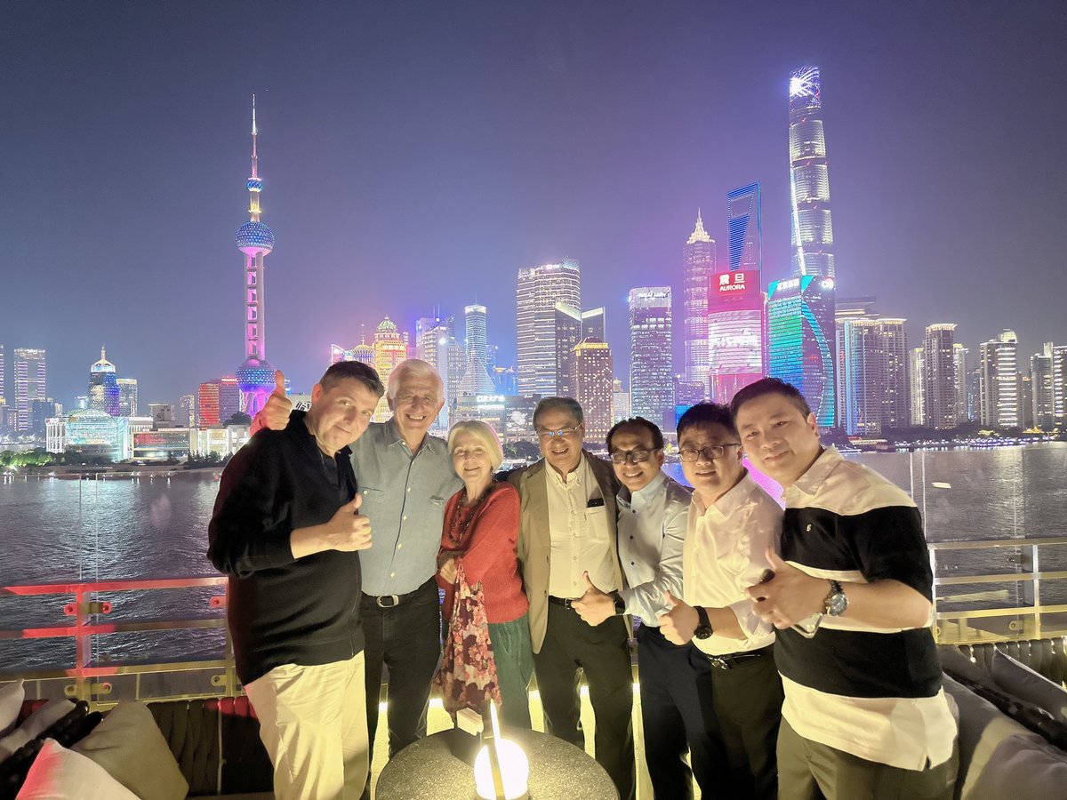 PhdXiang's tweet photo. Great time at SNF-ALICE Meeting! Old and new friends getting together at Shanghai🍻🍻🍷🍷 https://t.co/VUzSfLD0xH