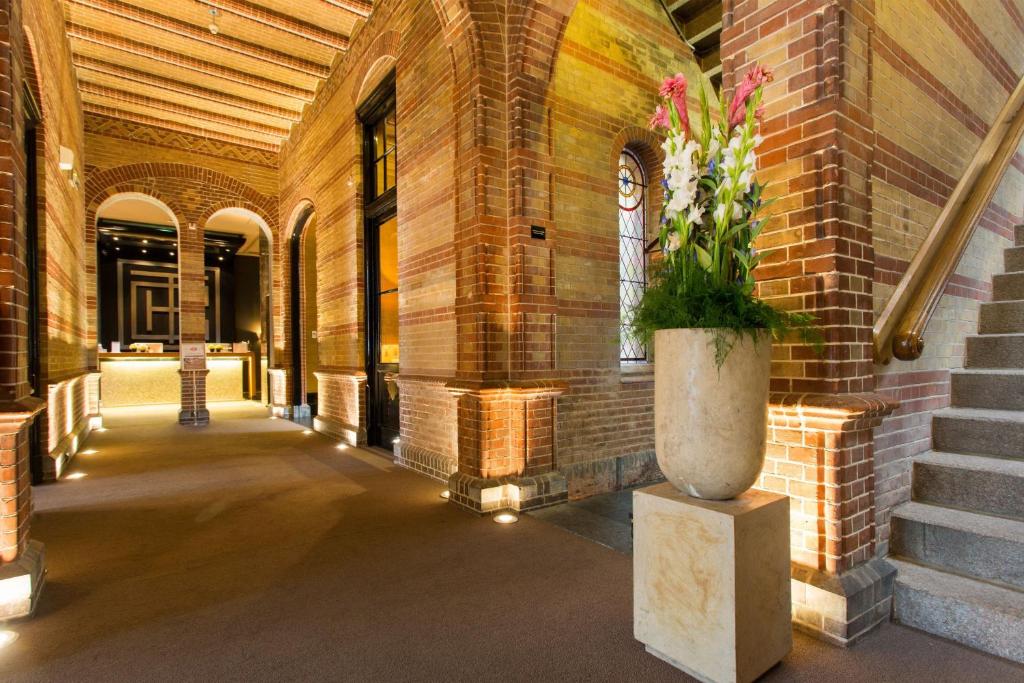 cppluxury's tweet image. The College Hotel, Autograph Collection, Amsterdam, unveils complete renovations

cpp-luxury.com/the-college-ho… 

#TheCollegeHotel #Amsterdam #AutographCollection #renovations #luxuryhotels #luxury #hotels #renovations #revamp #luxuryhospitality #Milux  @MarriottIntl @autographhotels