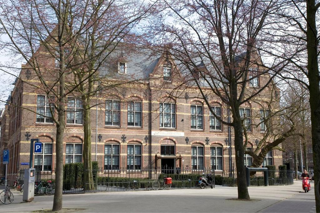 cppluxury's tweet image. The College Hotel, Autograph Collection, Amsterdam, unveils complete renovations

cpp-luxury.com/the-college-ho… 

#TheCollegeHotel #Amsterdam #AutographCollection #renovations #luxuryhotels #luxury #hotels #renovations #revamp #luxuryhospitality #Milux  @MarriottIntl @autographhotels