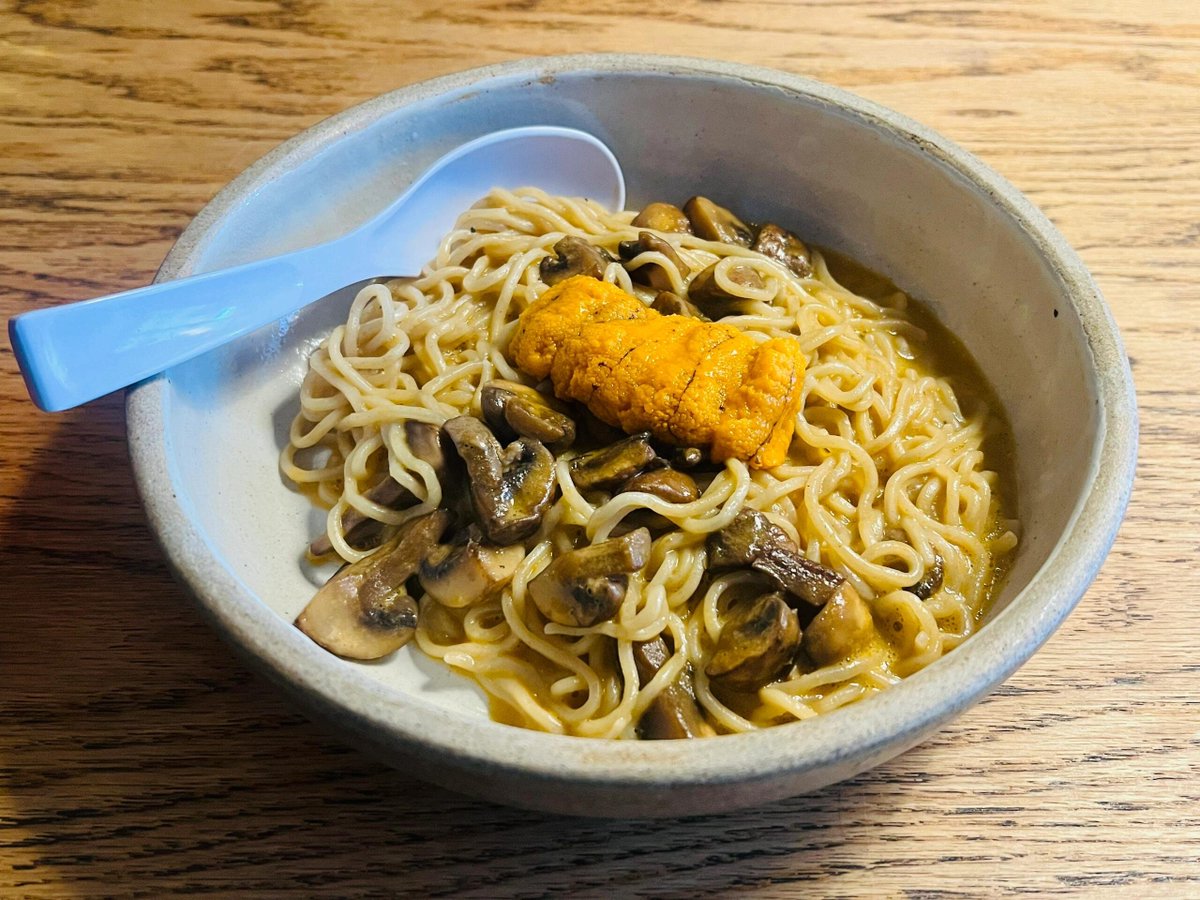 DoloresSpringh9's tweet photo. (Tsukemen?/Lo mein?) The sea urchin is quite fresh and the mushrooms are also very fragrant. But it is definitely not suitable for parties. It feels a bit like a late-night canteen.
#midnightcanteen https://t.co/CV0iR7AMvl