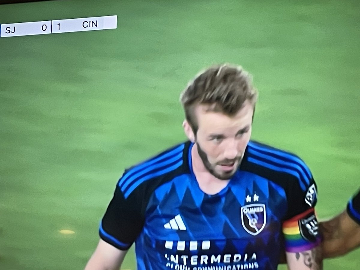I know it’s been a tough and long night <a href="/SJEarthquakes/">San Jose Earthquakes</a>, but any chance we could get high def photos of Jackson and Cristian in the rainbow armbands??!!     ❤️🧡💛💚💙💜

(So I can have more than my pictures of the tv on Apple TV)