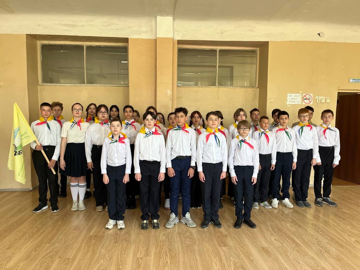 Что ты такое? 🫣 И что с ебалом у этого пионэра?