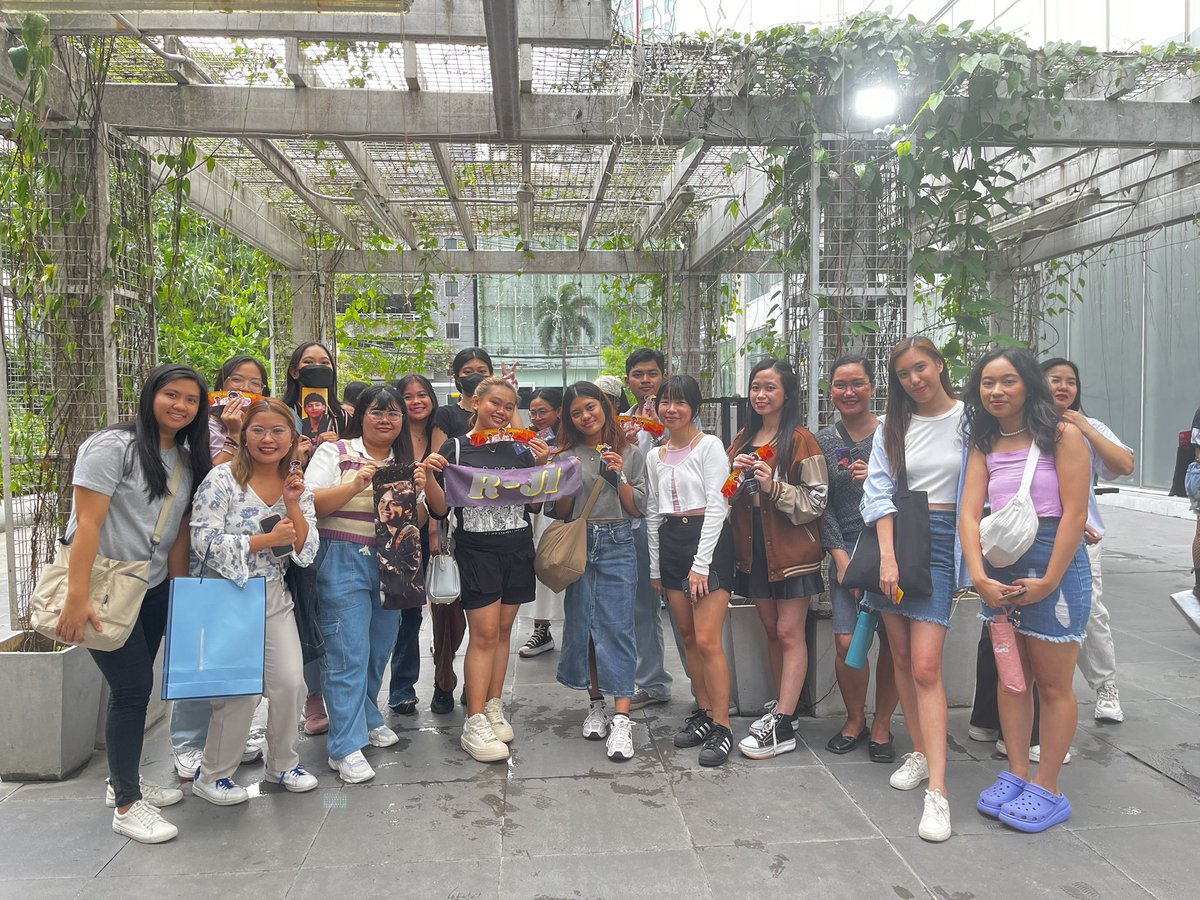 Hongbabies's tweet photo. HONGBIES at Alamat Send Off Gig today 💛

#ALAMATSendOffToCanadaGig
#ALAMAT #ALAMAT_RJI https://t.co/0EI5PplTrX