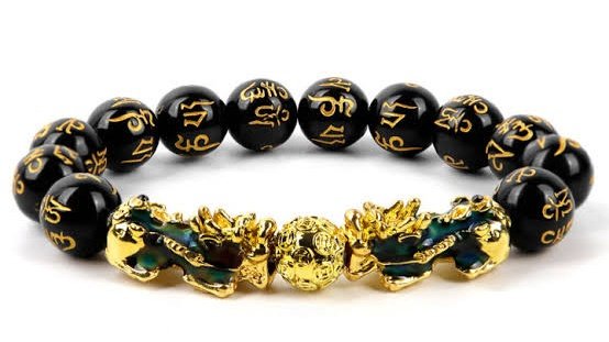 kcrmicdebt's tweet photo. @barbooties Inside the box sit a bracelet engraved with runes. Xiao—who still look a bit pink from the kiss on his cheek earlier, smiled at Venti's reaction to it.

"It might not be much, but I hope you like this." https://t.co/SSdZDskv4R