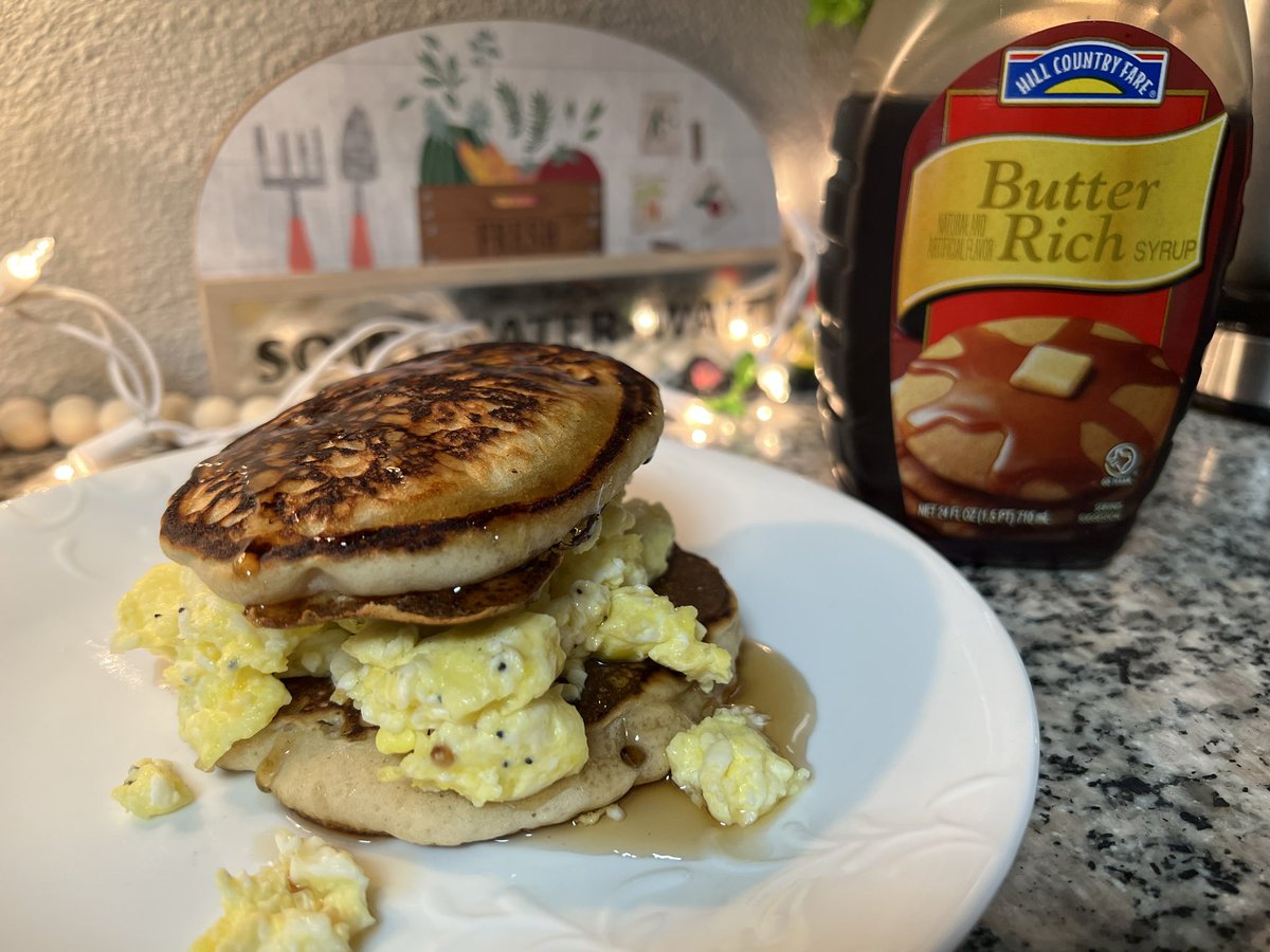 mmawifey's tweet photo. 🍴🥞 Breakfast 🍳☀️
#breakfast #pancakes #mcgriddle #madeathome #heb @HEB https://t.co/jo6nlVC2op