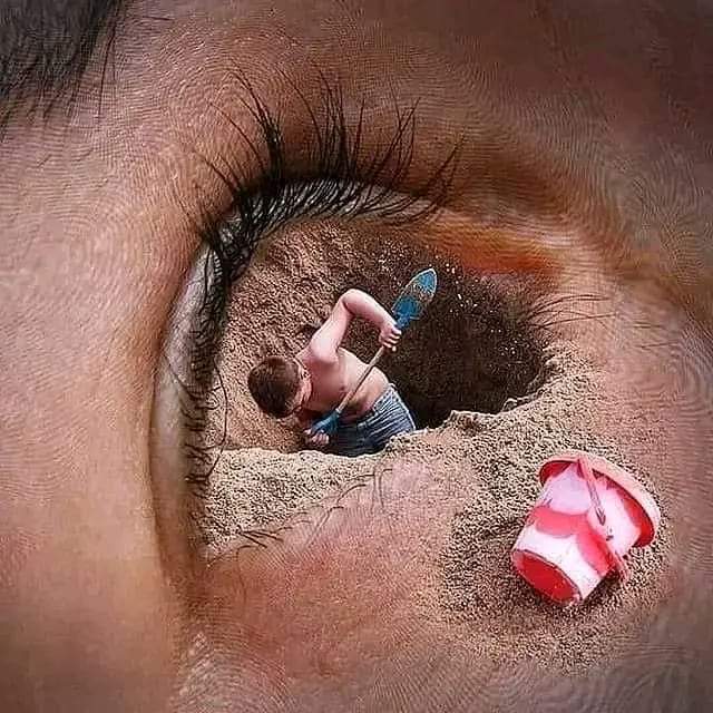 لا تبحث عن قيمتك في أعين الناس،  فبعض العيون لا يملأها إلا التراب."!!