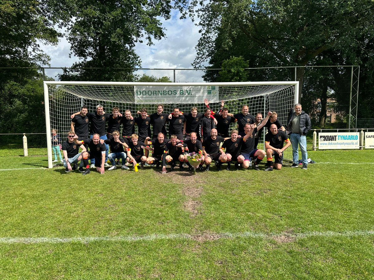 ZO2 PAKT DE DUBBEL! Een klinkende 5-0 overwinning <a href="/vvWeerdinge/">vvWeerdinge</a> 2 is voldoende om een kroon op het seizoen te zetten. Kampioen, bekerwinst én ongeslagen!
#blijbijvako