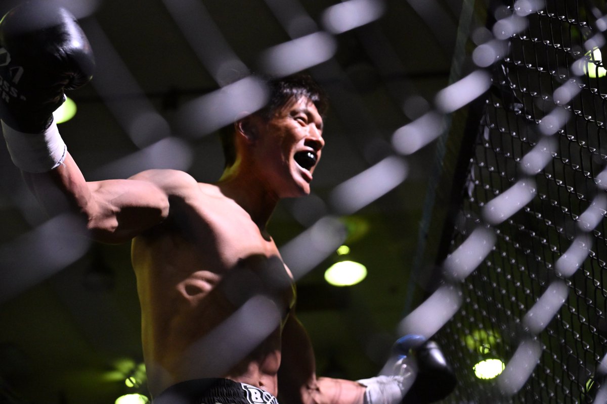 KrossoverF's tweet photo. 6.16『KROSS×OVER-CAGE.3-』&『LEVEI-G PRO』
#KROSS×OVER-CAGE.3-　 #GENSPORTSPALACE
#LEVEIG　@KrossoverF　#KROSSOVER

第5試合 KROSS×OVER KICK WELTERWEIGHT(-67.5kg)
FIGHT 3分3R
×#ヤン・マイケル(ルーマニア/ウエストスポーツ)　
〇#乾秀人(Bang Bangジム)
※　2’13”　TKO　左ストレートにてダウン×2