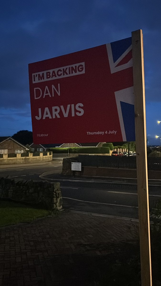 Great day of campaigning for <a href="/UKLabour/">The Labour Party</a> helping @LeePitcher9 in the Doncaster East and Axholme constituency 🔴

Plenty of great conversations and fantastic support in this battleground seat despite the rain 🌧

And finally got the garden stake up at home for <a href="/DanJarvisMBE/">Dan Jarvis MP</a> 🌹