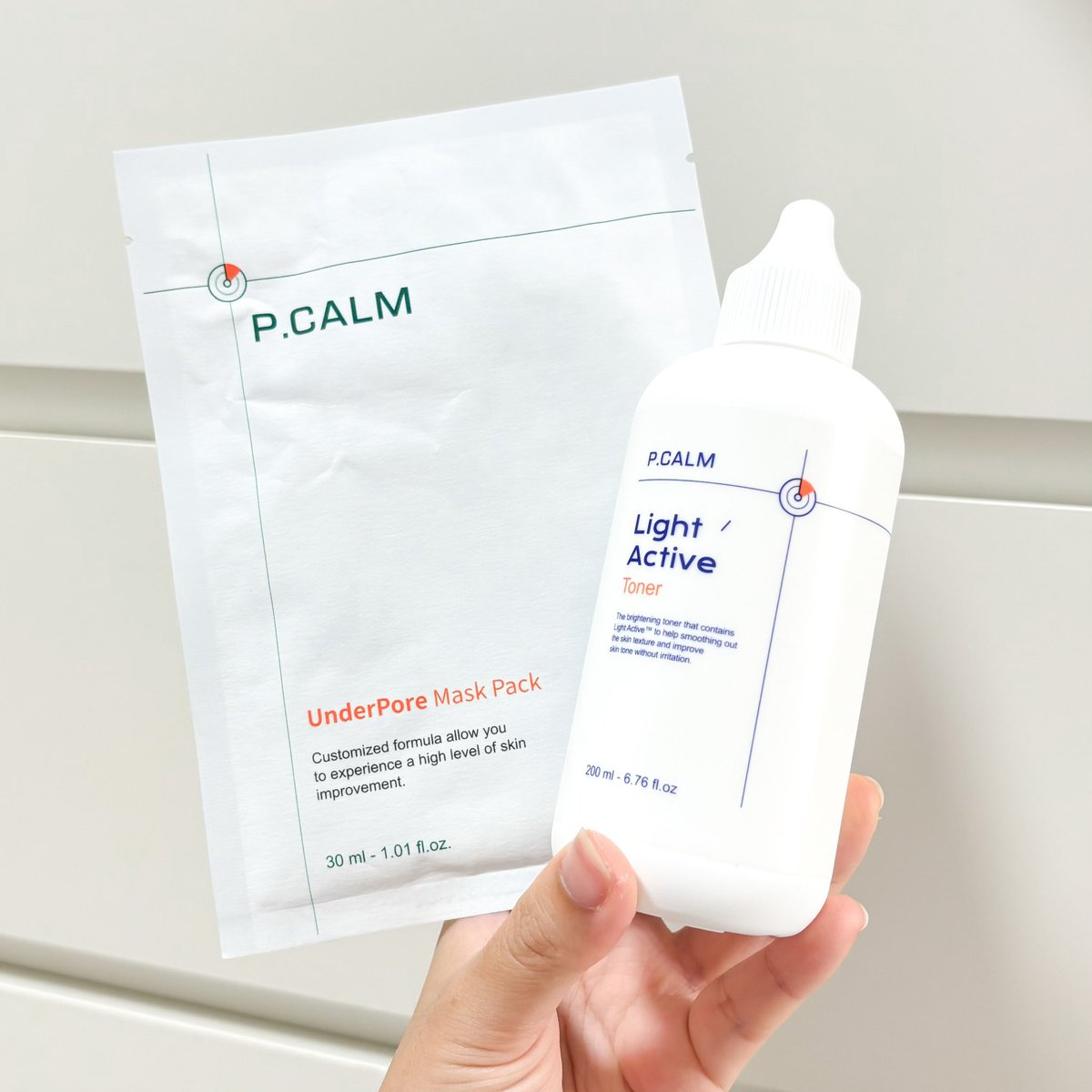 gmmgamm's tweet photo. อีกหนึ่งแบรนด์เกาลูกรัก P.CALM #pcalmth ที่ทำมาเพื่อผิวบอบบาง แพ้ง่าย นี่ใช้ยาวๆ มา 3 ปีแน้ววㅜㅜ ขอมาป้ายยาโทนเนอร์อีกสูตร
เน้นอัพผิวใสขั้นสุดดด ใครผิวขาดการบำรุงอย่างหนัก มีพวกรอยดำรอยแดง ผิวไหม้ผิวลอกขุย ต้องตำ!! ขวดเดียว 2in1 ฟีลเป็นน้ำตบในตัวด้วยเรย กู้ผิวดีเว่อออ ผิวกระจ่างใสเนียนนุ่ม
#พีคำโทนเนอร์ #pcalmlightactivetoner