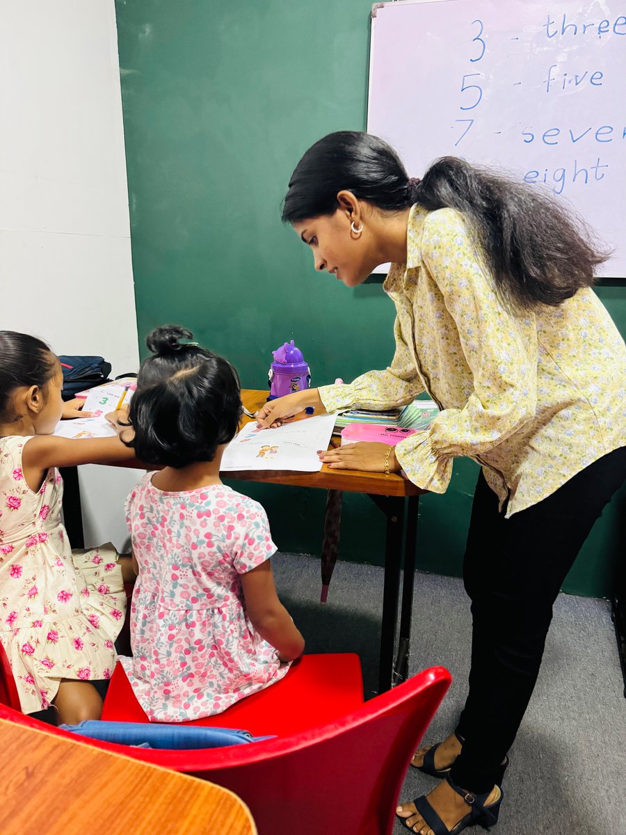 BuoyancyStudios's tweet image. Our BLS teacher in action! Watch as she nurtures her Grade 1 students with a fun classroom competition.

📞 Ready to experience English with a twist? Call us at 071 664 4075 | 036 223 7795.

#Grade1Fun #LearningWithCare #ClassroomCompetition #EnglishWithATwist #BLS