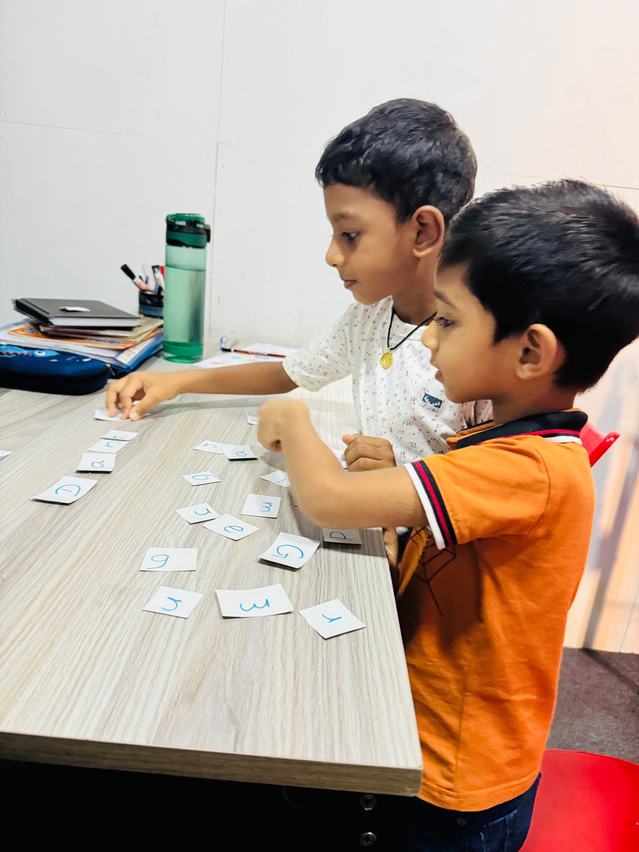 BuoyancyStudios's tweet image. Our BLS teacher in action! Watch as she nurtures her Grade 1 students with a fun classroom competition.

📞 Ready to experience English with a twist? Call us at 071 664 4075 | 036 223 7795.

#Grade1Fun #LearningWithCare #ClassroomCompetition #EnglishWithATwist #BLS