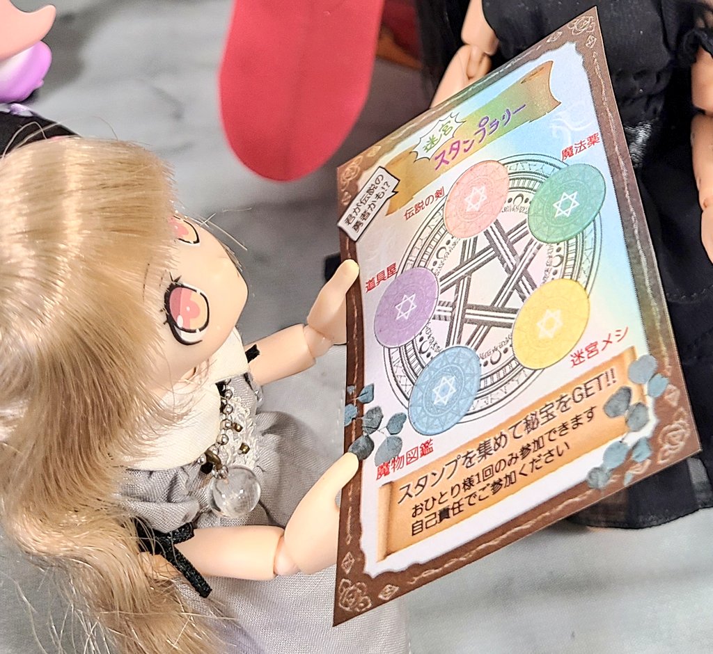 bakenyan21's tweet photo. 観光地といえばスタンプラリー。
迷宮(入口)に隠されたスタンプを集め、秘宝をGETせよ!! ( *˙ω˙*)و グッ!
「秘宝って何だろうσ( ̄^ ̄)?」
「お土産屋さんの値引き券とか?」
「そもそも集めた後、どこに持っていけばいいのかも書いてないですぅ…」
#DOF23 https://t.co/qrcDaz4Pdc