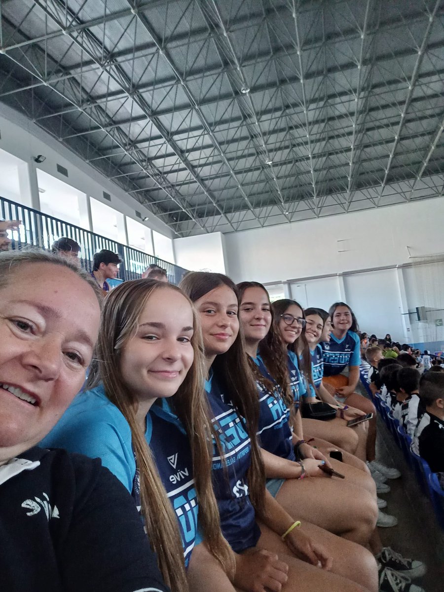 AdesaMalaga's tweet photo. En la mañana de ayer Sábado las chicas de nuestro Junior Femenino recogieron su premio de los 40º Juegos Deportivos Municipales de @deportemalaga en el Pabellón Alfonso Queipo de Llano.
Contando con la presencia de @pacodelatorrep y @borjavivas.
#ForzaAdesa #Adesa2K23 https://t.co/uNIzkP27ry