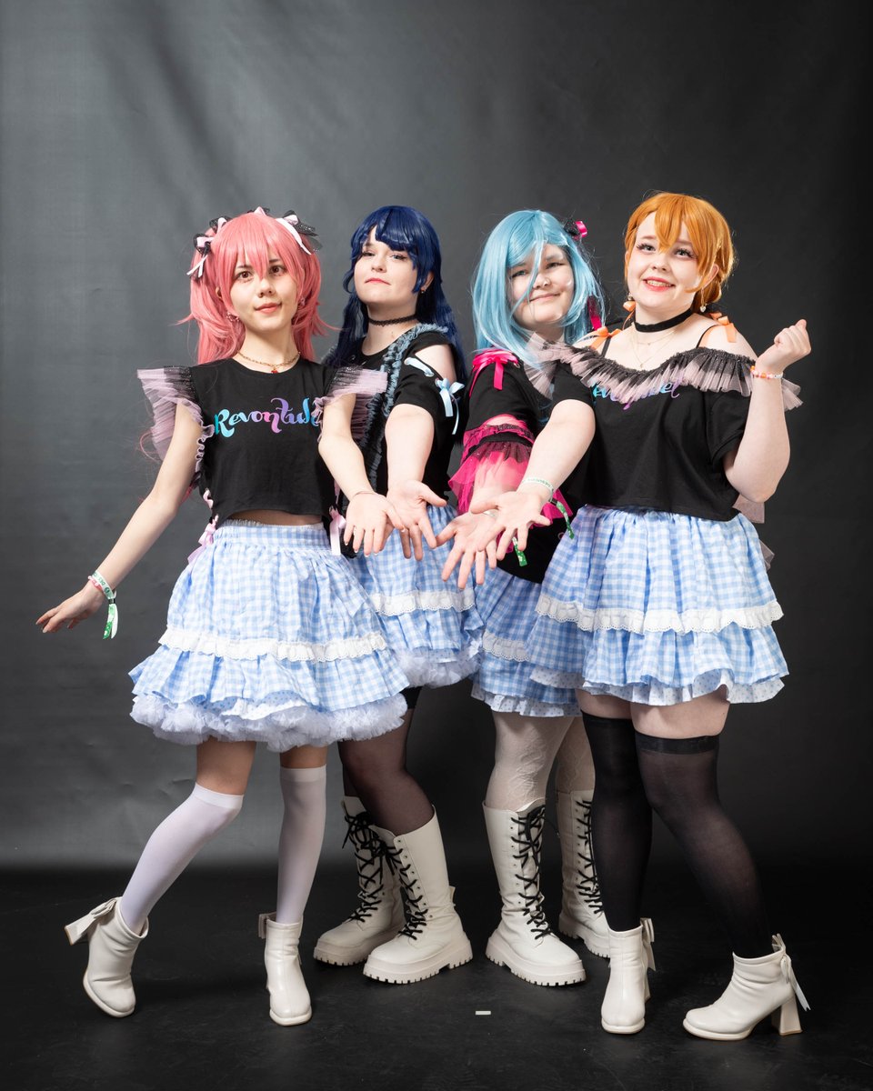 #desucon #kuvauspiste sunnuntai alkoi energisillä ja joustavilla poseerauksilla - kuinkas muutenkaan. Nämä ja 106 muuta kuvaa osoitteessa conikuvat.fi/desucon-2024/k…