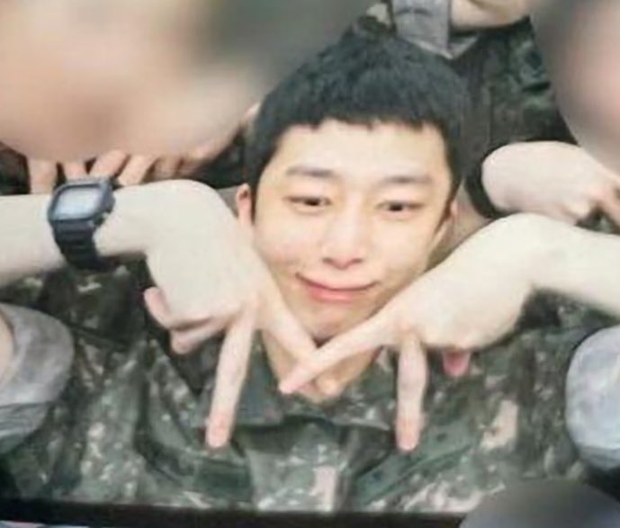 meandhyungwon's tweet photo. woman cried (it's me...i'm woman) https://t.co/5zez4obqsb
