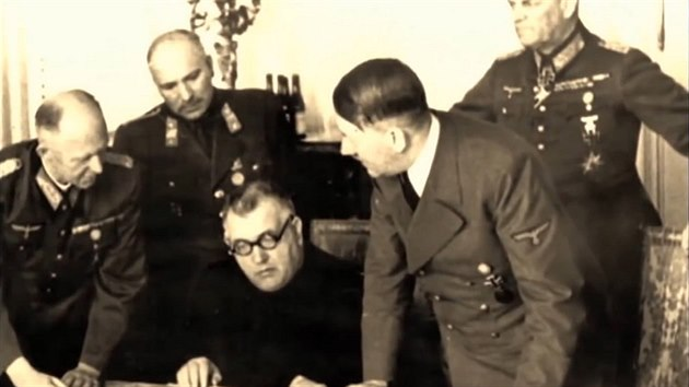 NewsLiberte's tweet photo. VZKAZ: Slováci, Vy, co jste volili Fica a spol., a dnes tady vykřikujete něco o fašistických Ukrajincích. Asi neznáte vlastní historii, že? Anebo máte sakra dvojí metr.
Potomci fašistického Slovenska, co kolaborovalo s Hitlerem a napadlo spolu s ním Polsko, by měli držet hubu! https://t.co/xibzEEP2XQ