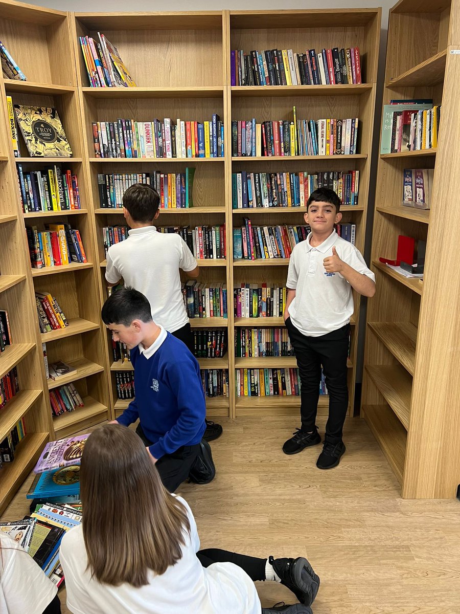More of 8W doing a fantastic job with the library 📚 <a href="/CefnHengoed/">Cefn Hengoed Community School</a>