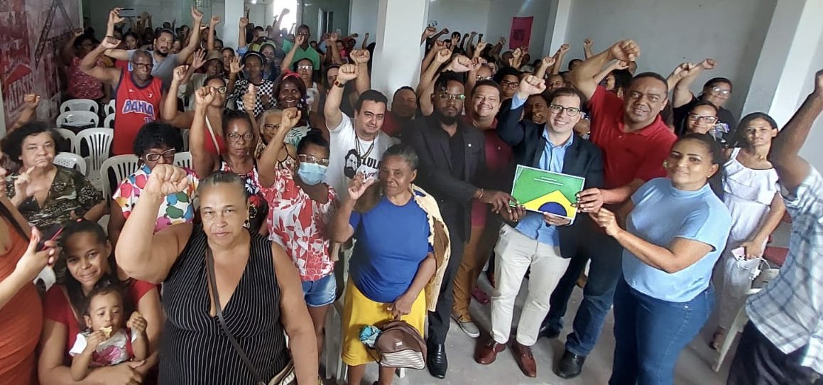 Bre_Valadares's tweet photo. Contra a privatização das praias, aprovamos hoje um parecer feito por juristas baianos junto com os movimentos sociais. Seguiremos lutando e não passará essa PEC. https://t.co/SP8PLfKnry