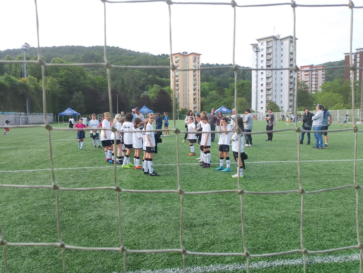 Alebinak eta Benjaminak Txapeldun bikoitzak Donostian.
Zorionak Neskak !
Eskkasko <a href="/intxaurdi_ke/">Intxaurdi KE</a> gonbidatzeagatik eta hurrengora arte !