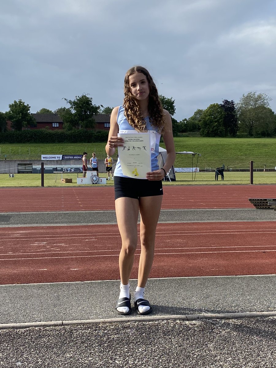 Tina Tarzey tweet media