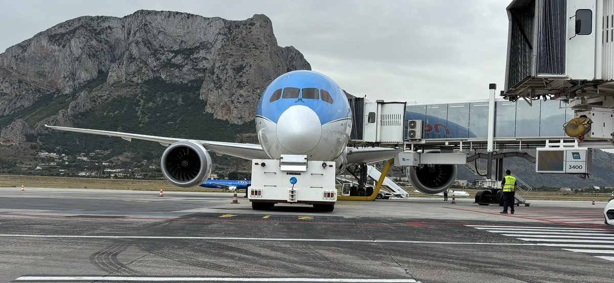 C'è un 787 #dreamliner di #neos tra #palermo e #JFK