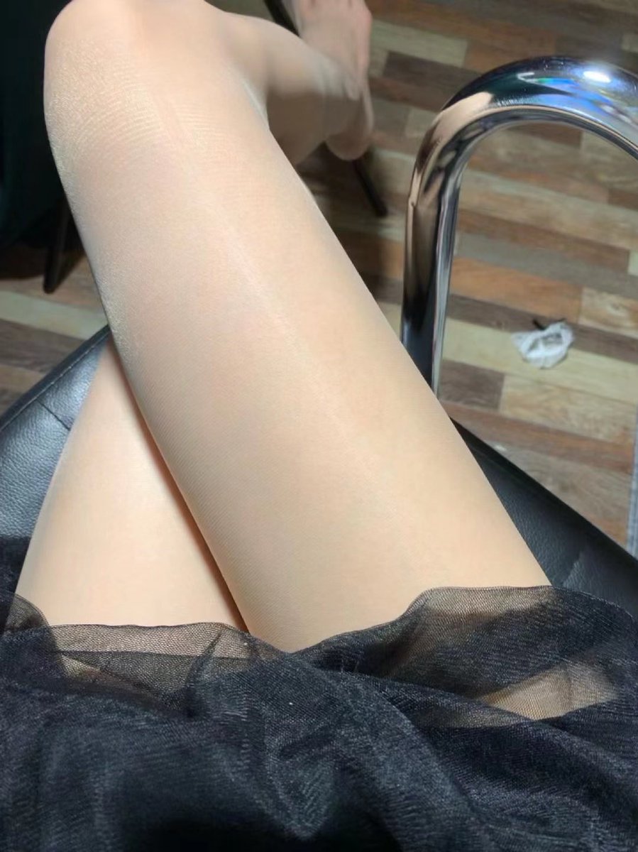 wzydddd's tweet photo. ��个妹妹的腿真好看
@JWCJ_kuxs 
@RLWJ_kuking 
@JQDZ_Charm 
@JLSQ_kuxs https://t.co/5mCi4vjkGU
