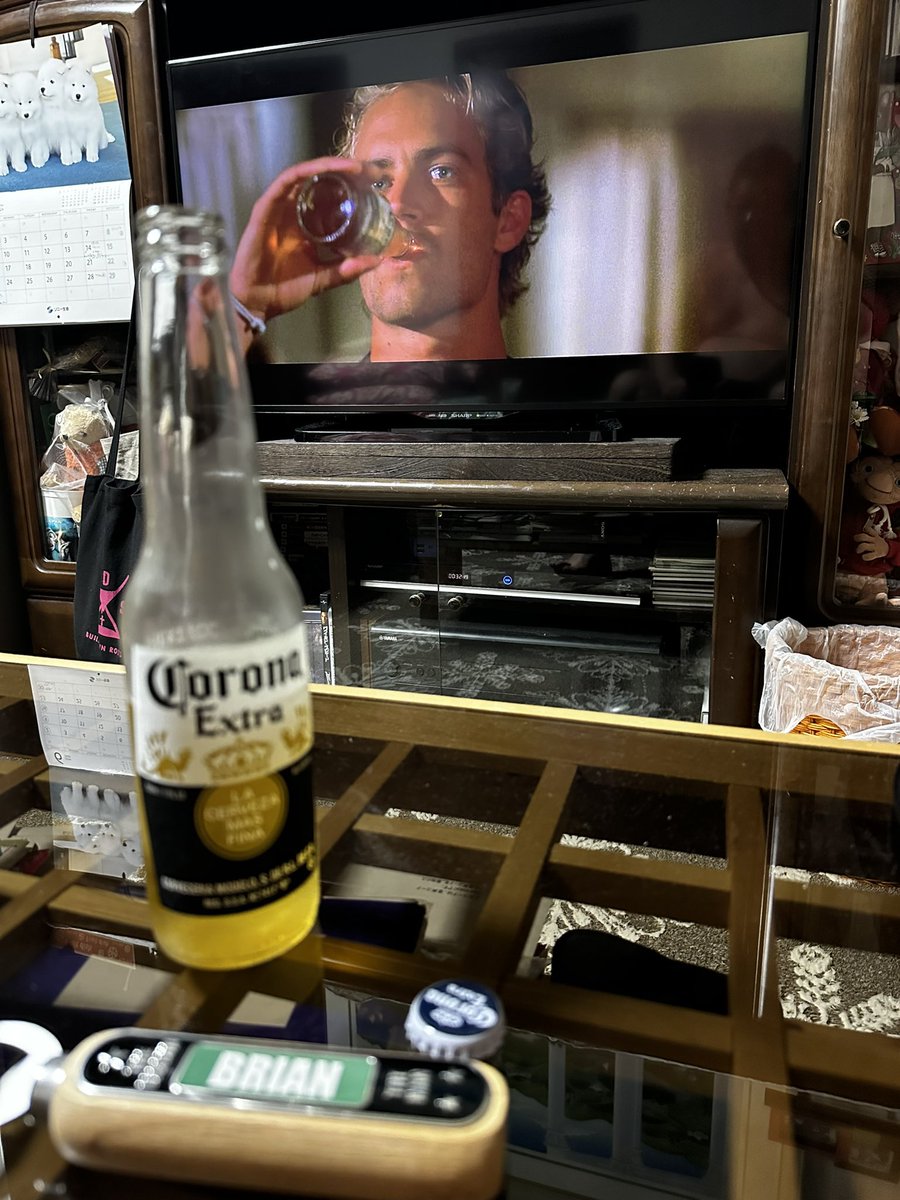 息子達からコロナビールが送られてきたので、ブライアンと乾杯してます😊