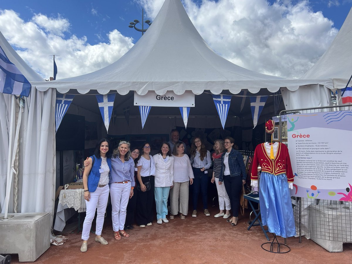 IMilia_Lyon's tweet photo. @IMilia_Lyon présente au stand de la Grèce 🇬🇷 lors des fêtes consulaires à Lyon ce we consacrées à l’artisanat. https://t.co/evPMwAoyMu