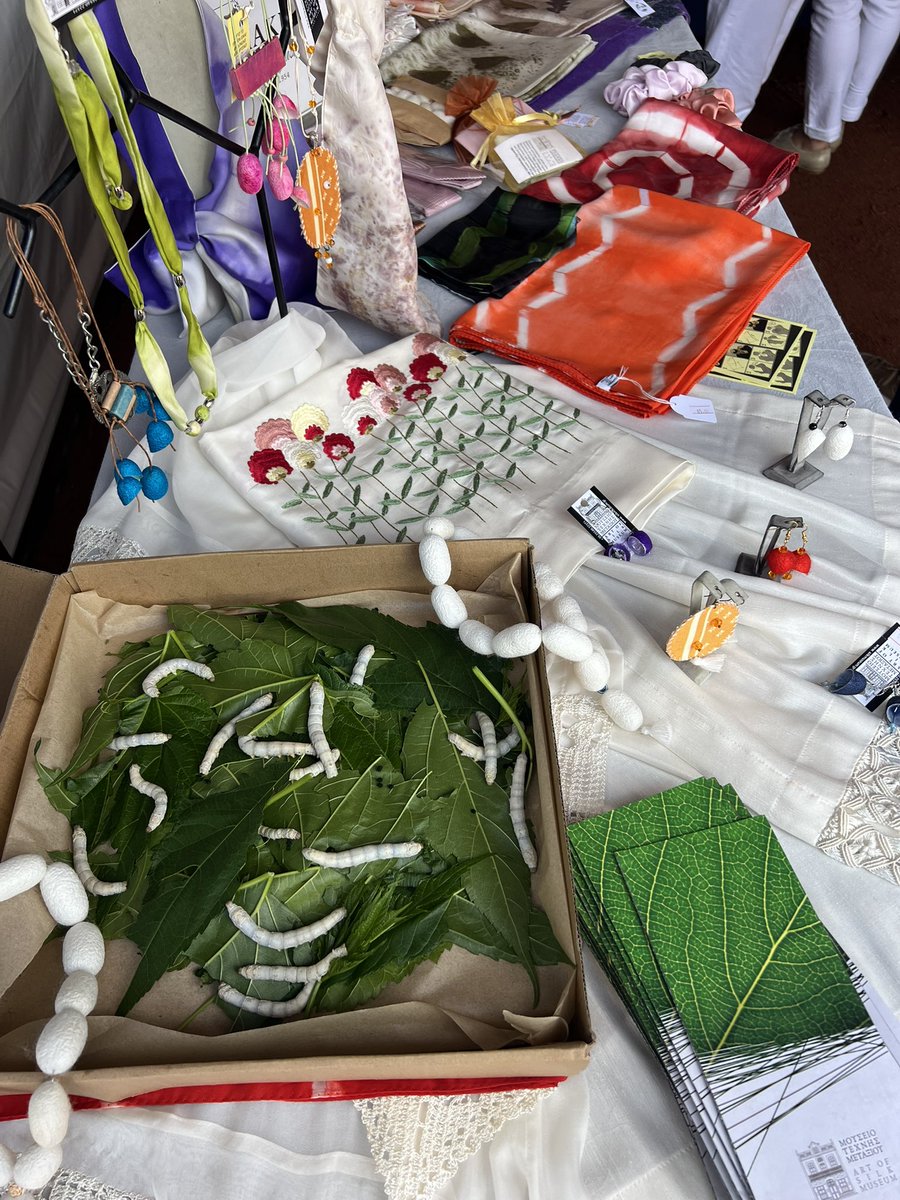 IMilia_Lyon's tweet photo. @IMilia_Lyon présente au stand de la Grèce 🇬🇷 lors des fêtes consulaires à Lyon ce we consacrées à l’artisanat. https://t.co/evPMwAoyMu