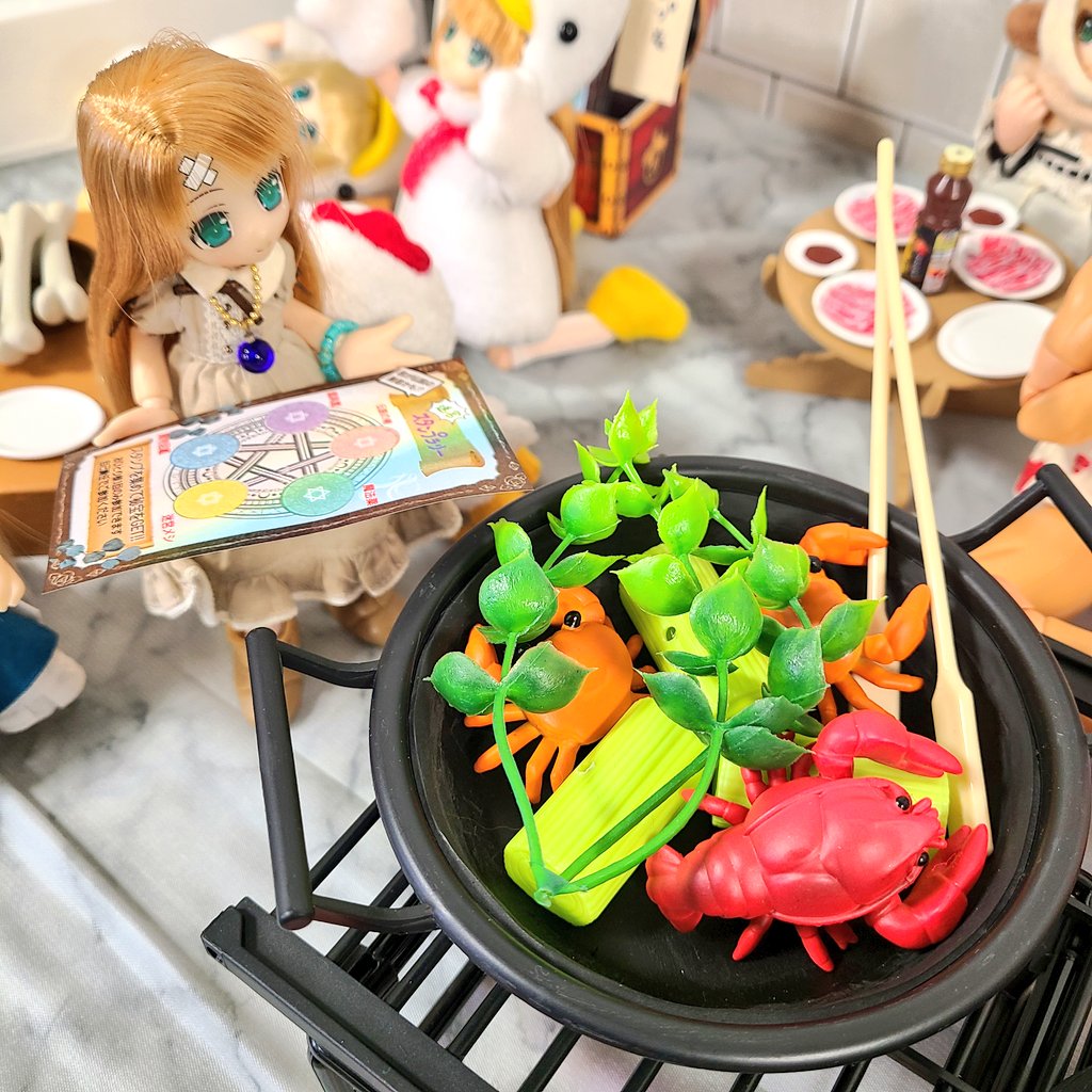 bakenyan21's tweet photo. 「次のヒント行ってみよう」
「次は…迷宮メシ…」
「あっちから匂いがしますぅ」
「…見当たらない…」
「まさかスタンプ、食材と一緒に煮込まれてるってオチじゃないよね???」
「…誰も引き換えに来ない…
宣伝が足りなかったかしら???」
#DOF23 https://t.co/bQjPC3xAlx