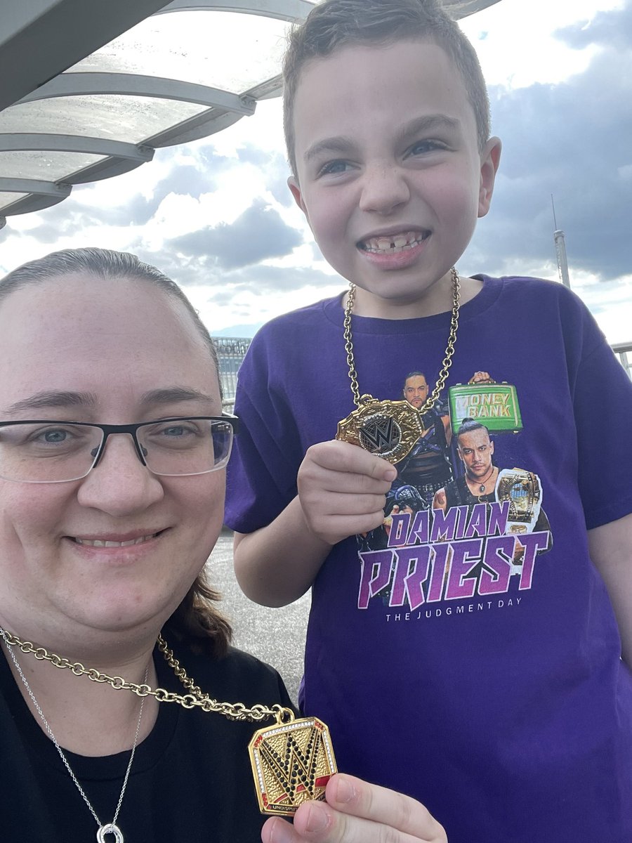 Valentino met his hero! <a href="/ArcherOfInfamy/">Damian Priest</a>  safe journey home!!