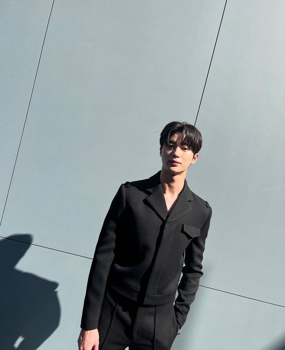MafiaLanna's tweet photo. เหนื่อยไม๊นะ จากไทยไปมิลาน 😅 

#BYEONWOOSEOKxMFW25
#BYEONWOOSEOK_IN_MILAN
#ByeonWooSeokMFW2024
#BYEONWOOSEOKxMFW25
#ByeonWooSeokXPRADAss25 https://t.co/FSQO0RyVNZ