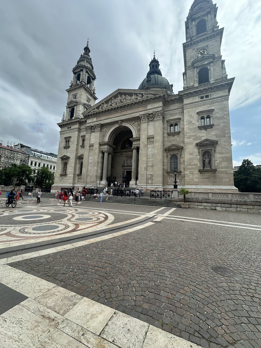 Vincipeprah's tweet photo. Ɛkɔm de me aduru Hungary. https://t.co/MPFBlX7ON1