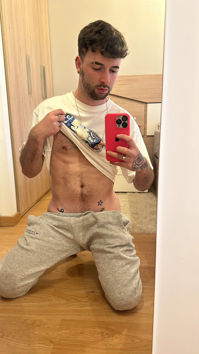 poche_97's tweet photo. Te acaba de seguir 
💗 #gay https://t.co/GTkYXyEFth