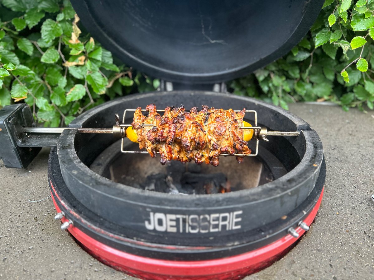 SamMarcangelo's tweet photo. @TheSmokeyCarter @KamadoJoeUK @Bigkproducts Gyros rub and chicken thighs. Fresh bag of big k too! https://t.co/sm3CszodAl