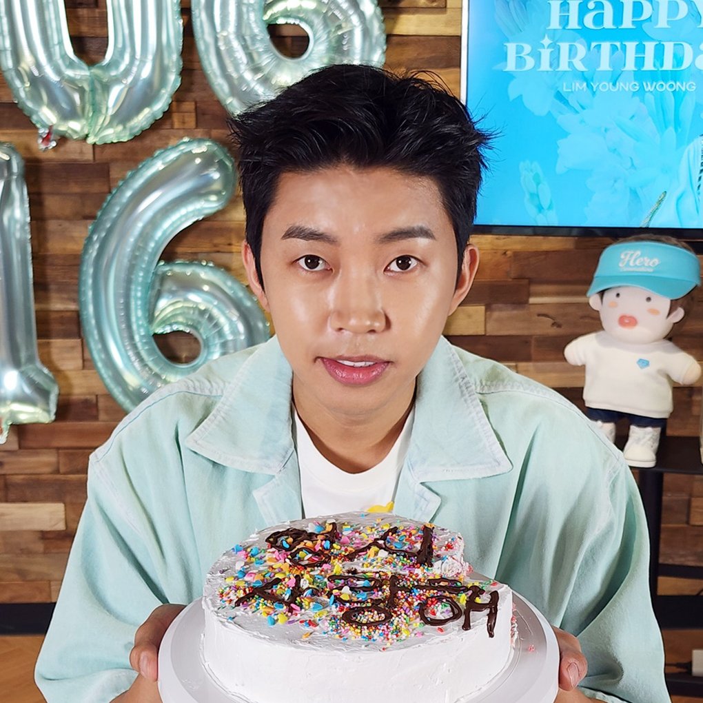 limyoungwoong's tweet photo. “HAPPY HERO BIRTHDAY 
Thanks to 영웅시대” 

아티스트 임영웅의 생일을 축하합니다🥳 

영웅시대 가족 여러분, 
감사합니다 그리고 사랑합니다🩵 

#임영웅 #limyoungwoong
#임영웅생일_910616
#임영웅_910616 #임영웅_라방
#임영웅_영웅시대 https://t.co/PmaGXsaer1