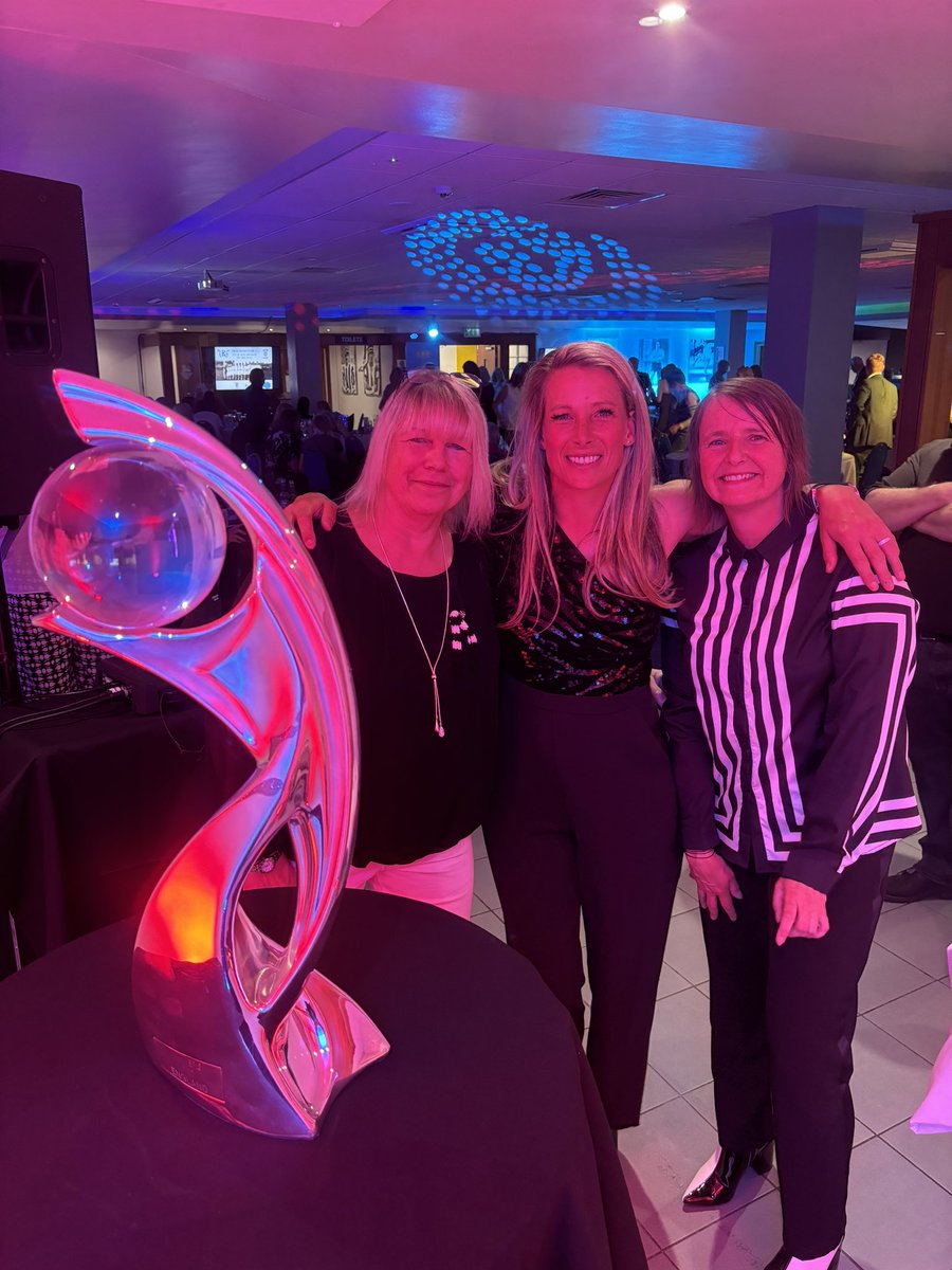 CarolBates's tweet photo. Fab night at the @dickkerrcup Legends Dinner last night at Preston NE.  The last one &amp; what a great way to celebrate, with @SheilaDFerguson singing.  Great to catch up with friends, meet some great women &amp; always a pleasure to be invited. @GailNewsham @phoenixfc_7 ❤️ https://t.co/kQHpUaXIEw