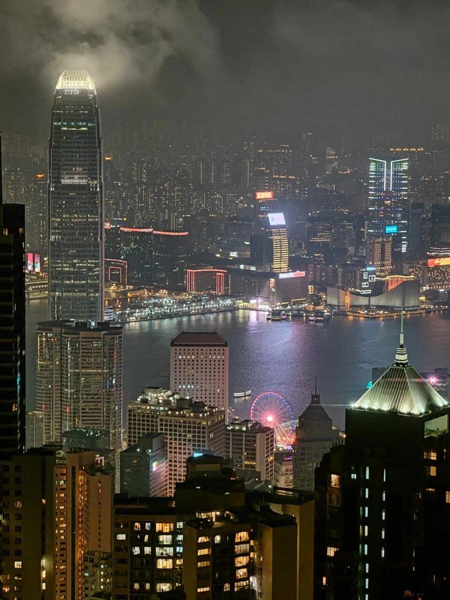 ss_8_ss's tweet photo. Victoria Harbour at night https://t.co/CHF6E9CUNu